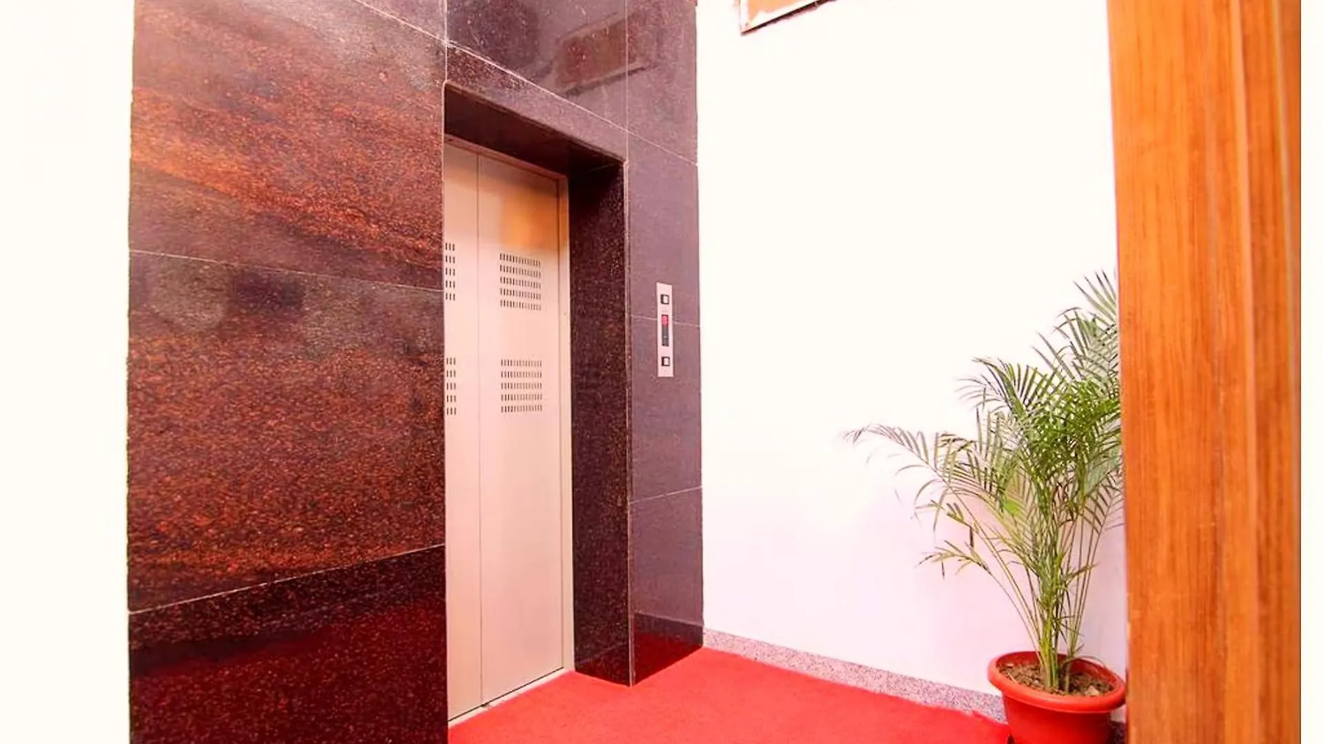 Hotel Ssr - Inn Near Shree Kashi Vishwanath Temple - A Top Four Star Hotel In Varanasi India