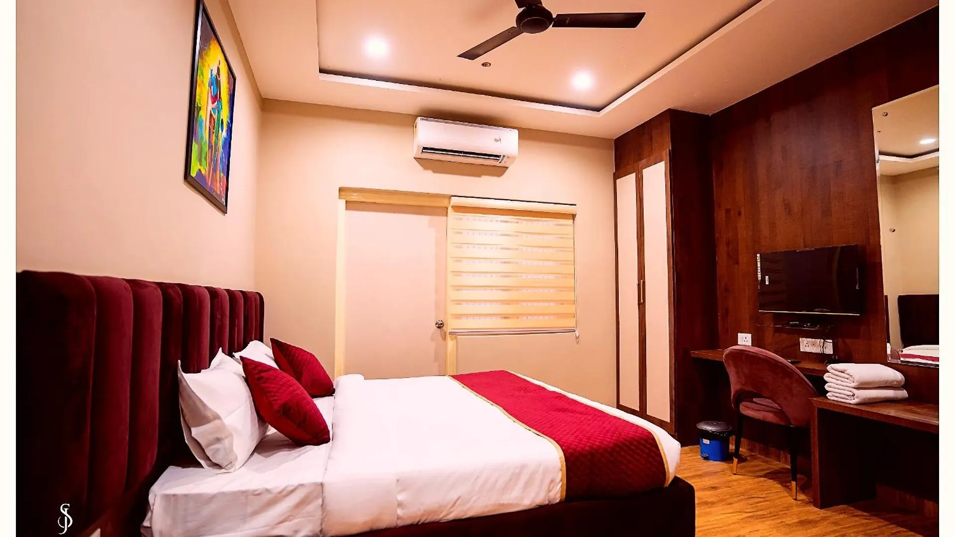 Hotel Ssr - Inn Near Shree Kashi Vishwanath Temple - A Top Four Star Hotel In Varanasi 4*,  India